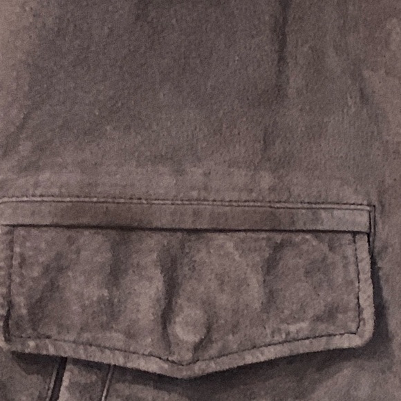 Gray leather jacket slightly worn  small stain on right pocket - Picture 4 of 6